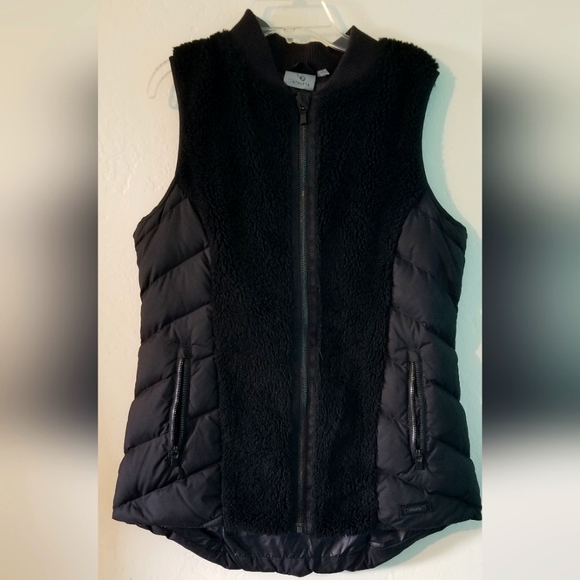 Athleta Responsible Tundra Goose Down Sherpa Puff Vest Black - Picture 2 of 13